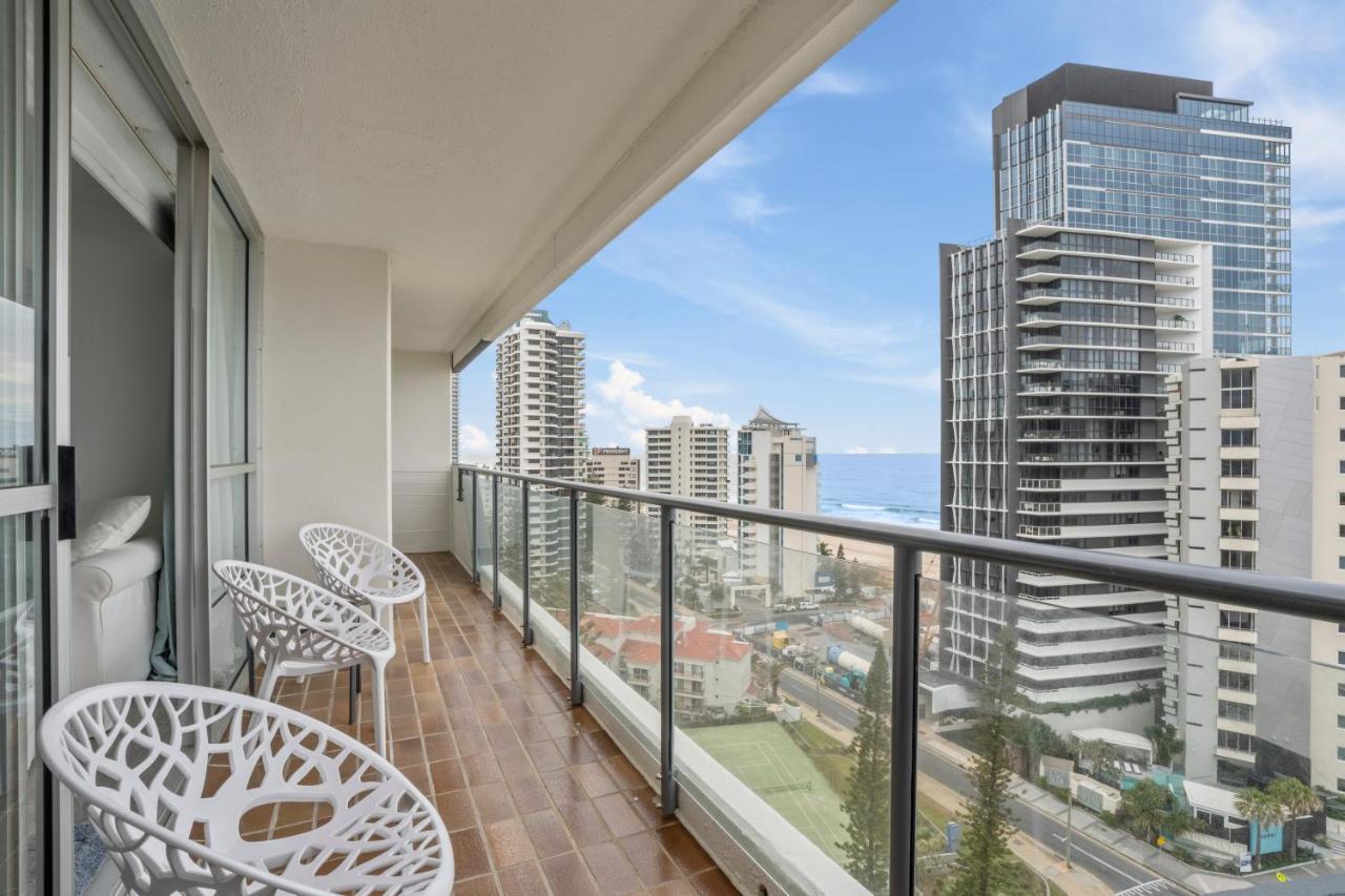 Baronnet Apartments Gold Coast Buitenkant foto