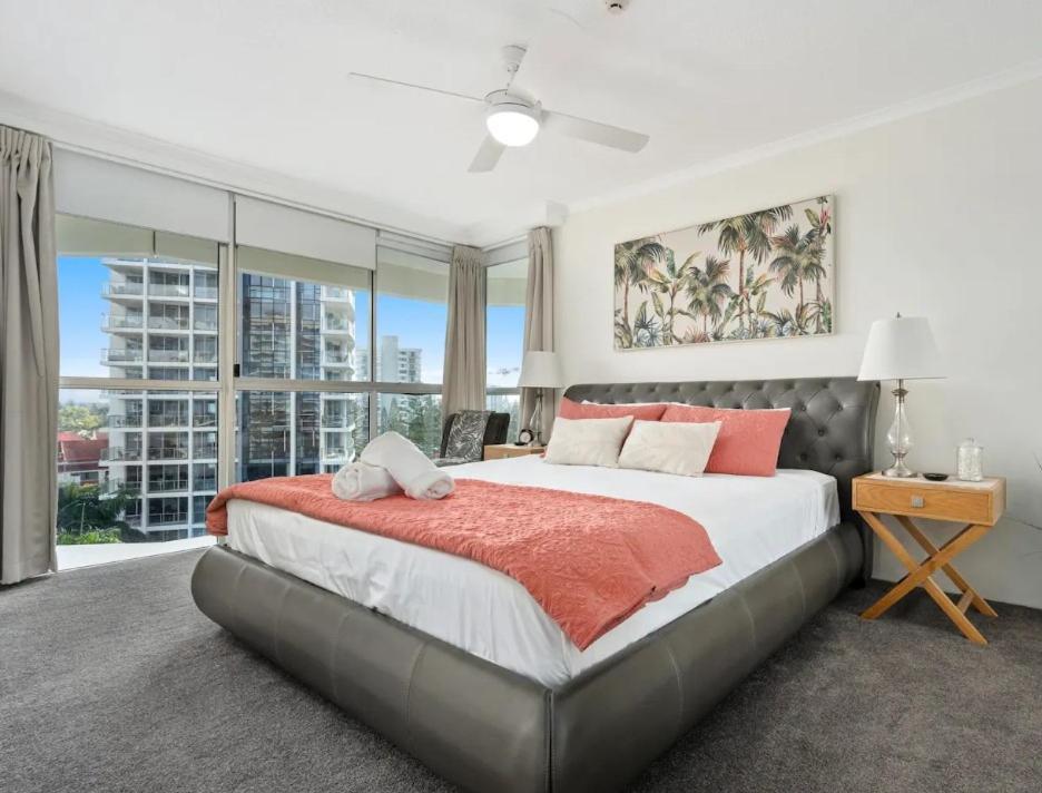 Baronnet Apartments Gold Coast Buitenkant foto