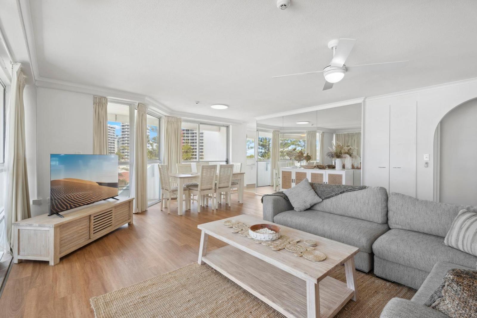 Baronnet Apartments Gold Coast Buitenkant foto