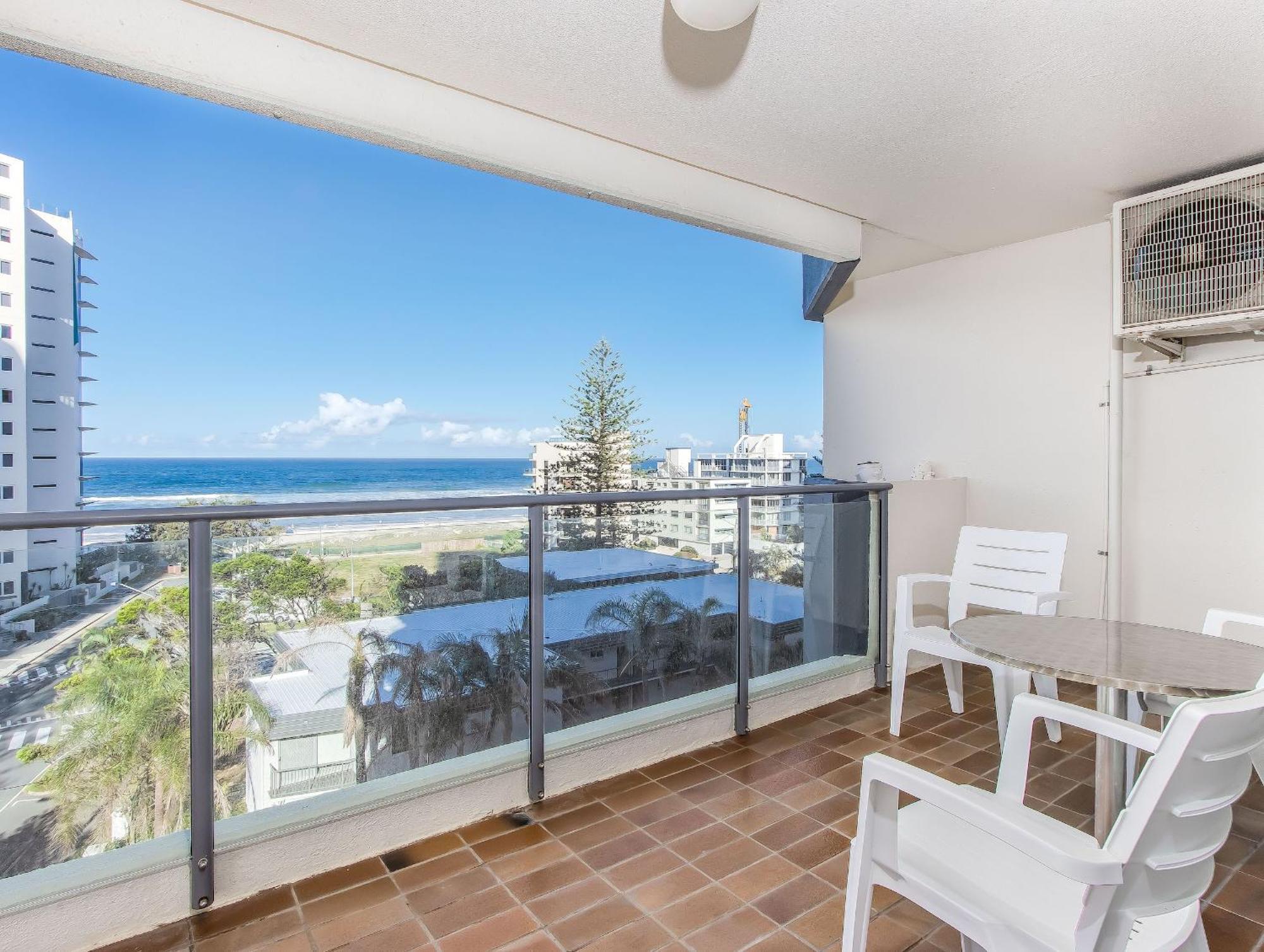 Baronnet Apartments Gold Coast Buitenkant foto