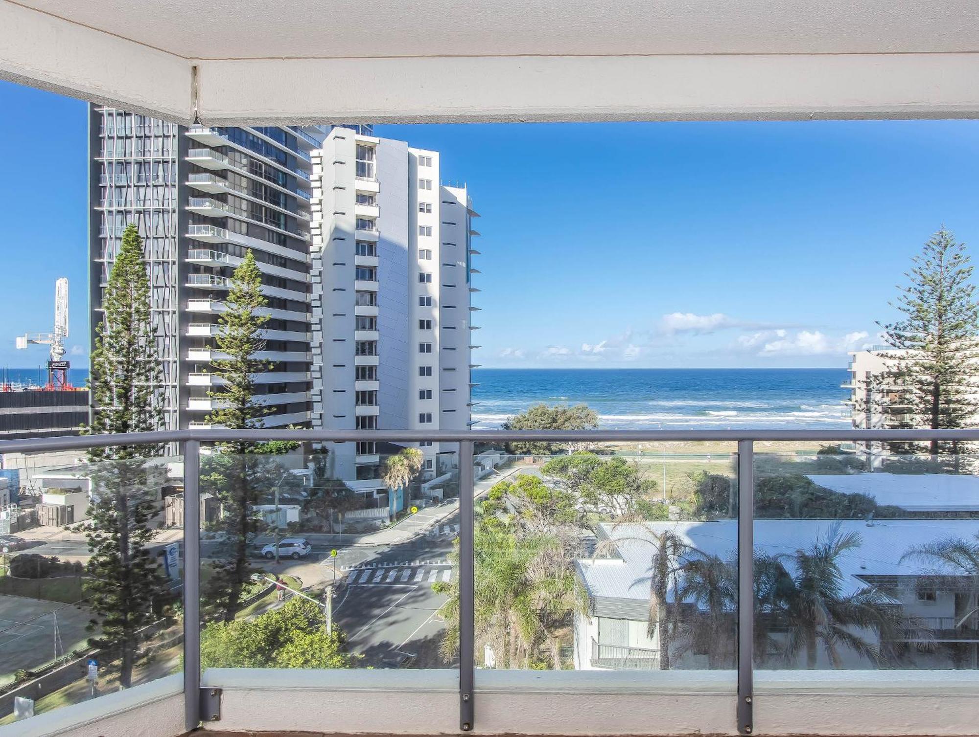 Baronnet Apartments Gold Coast Buitenkant foto
