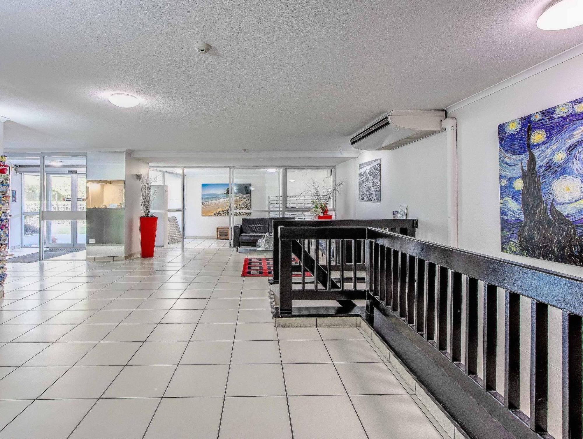 Baronnet Apartments Gold Coast Buitenkant foto