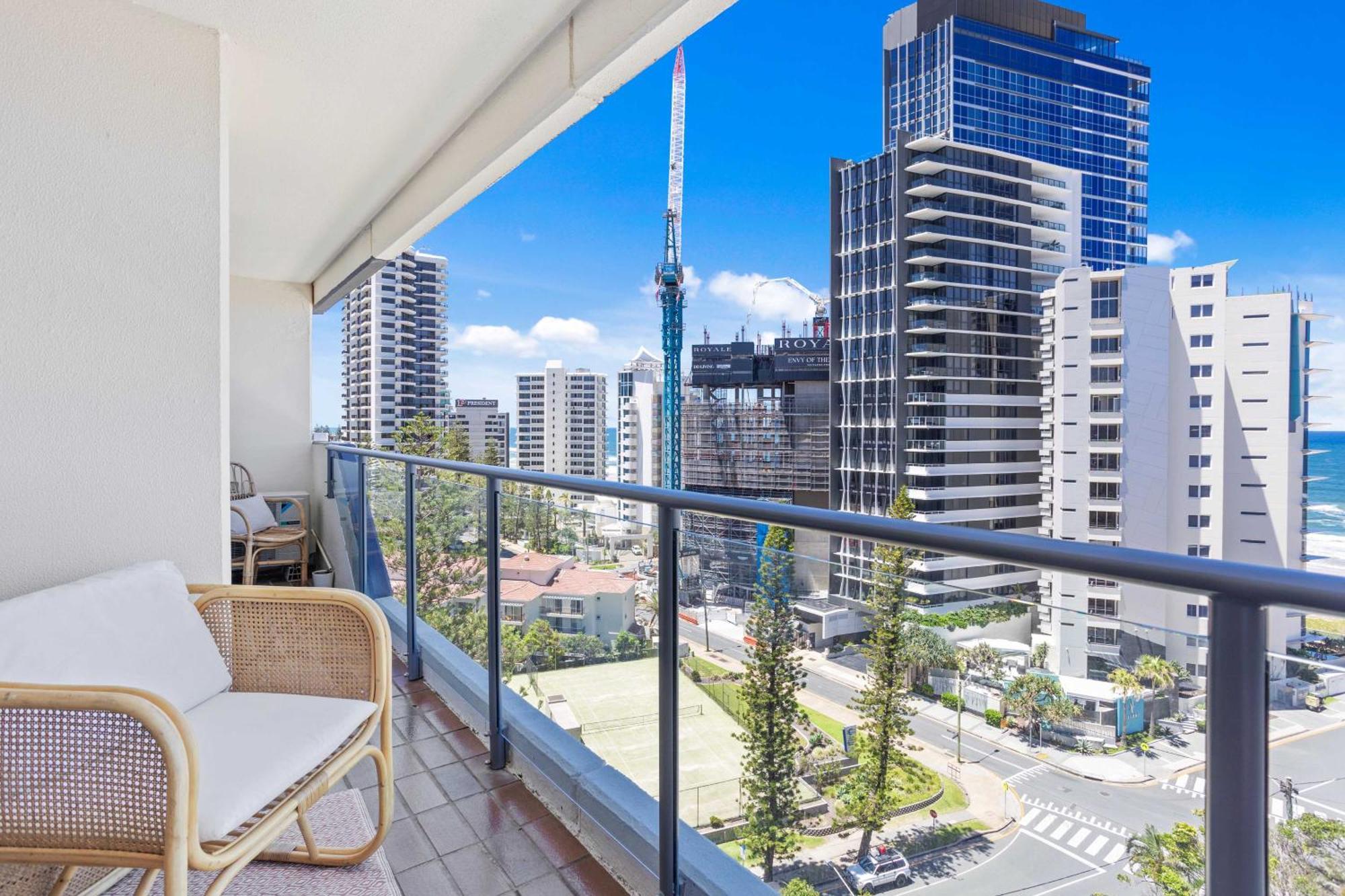 Baronnet Apartments Gold Coast Buitenkant foto