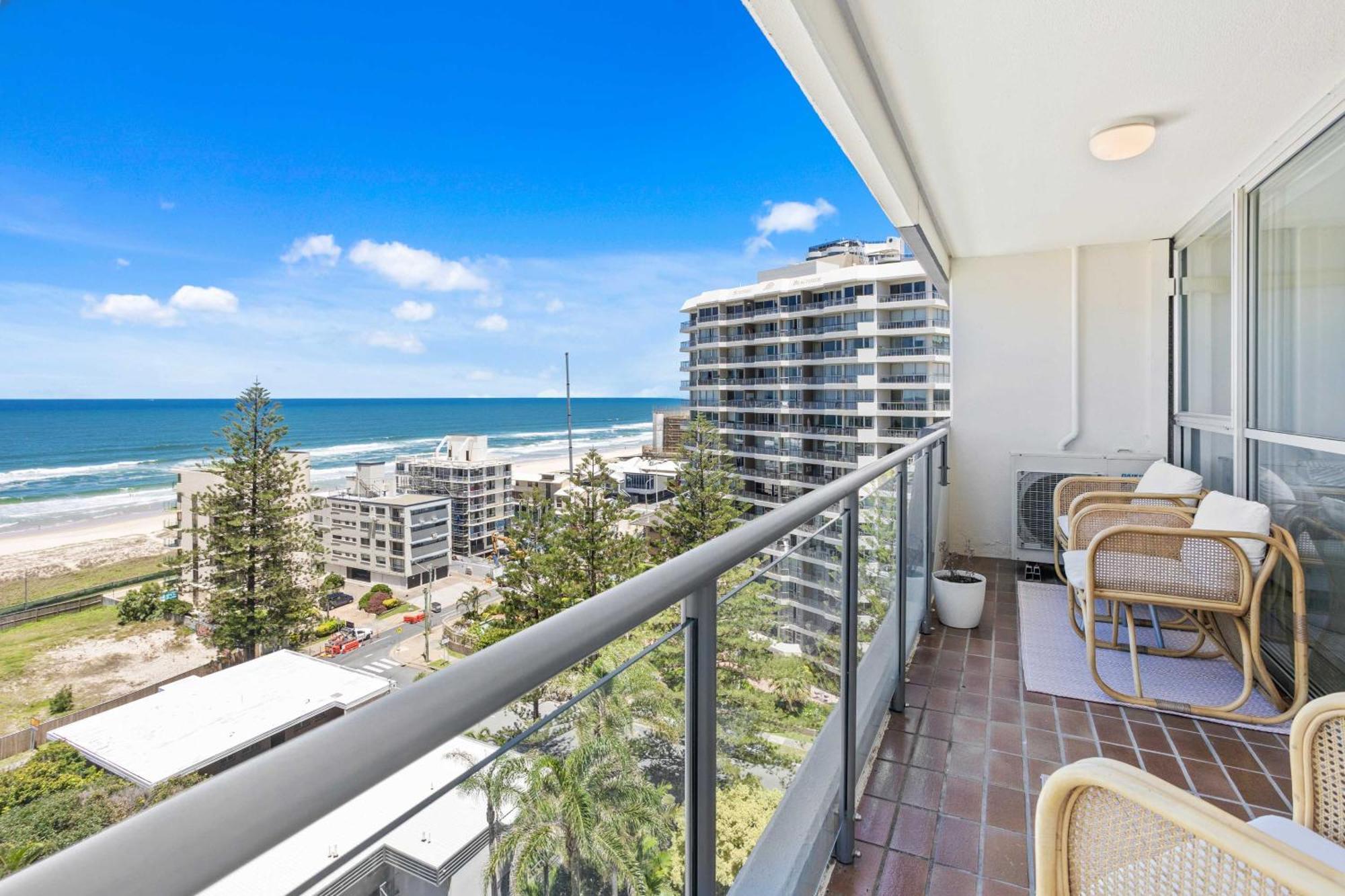 Baronnet Apartments Gold Coast Buitenkant foto