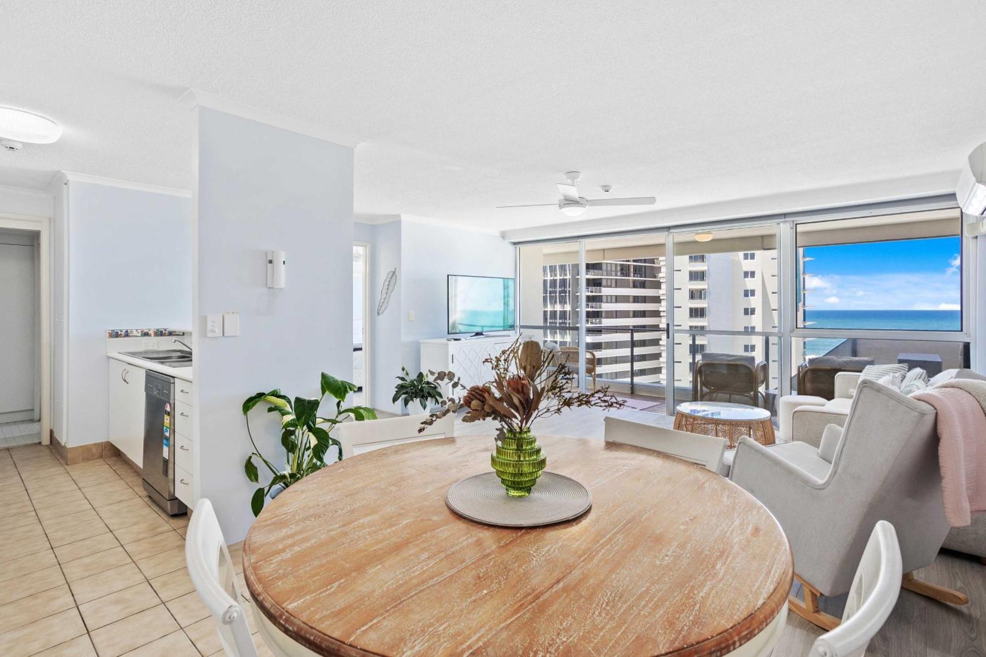 Baronnet Apartments Gold Coast Buitenkant foto