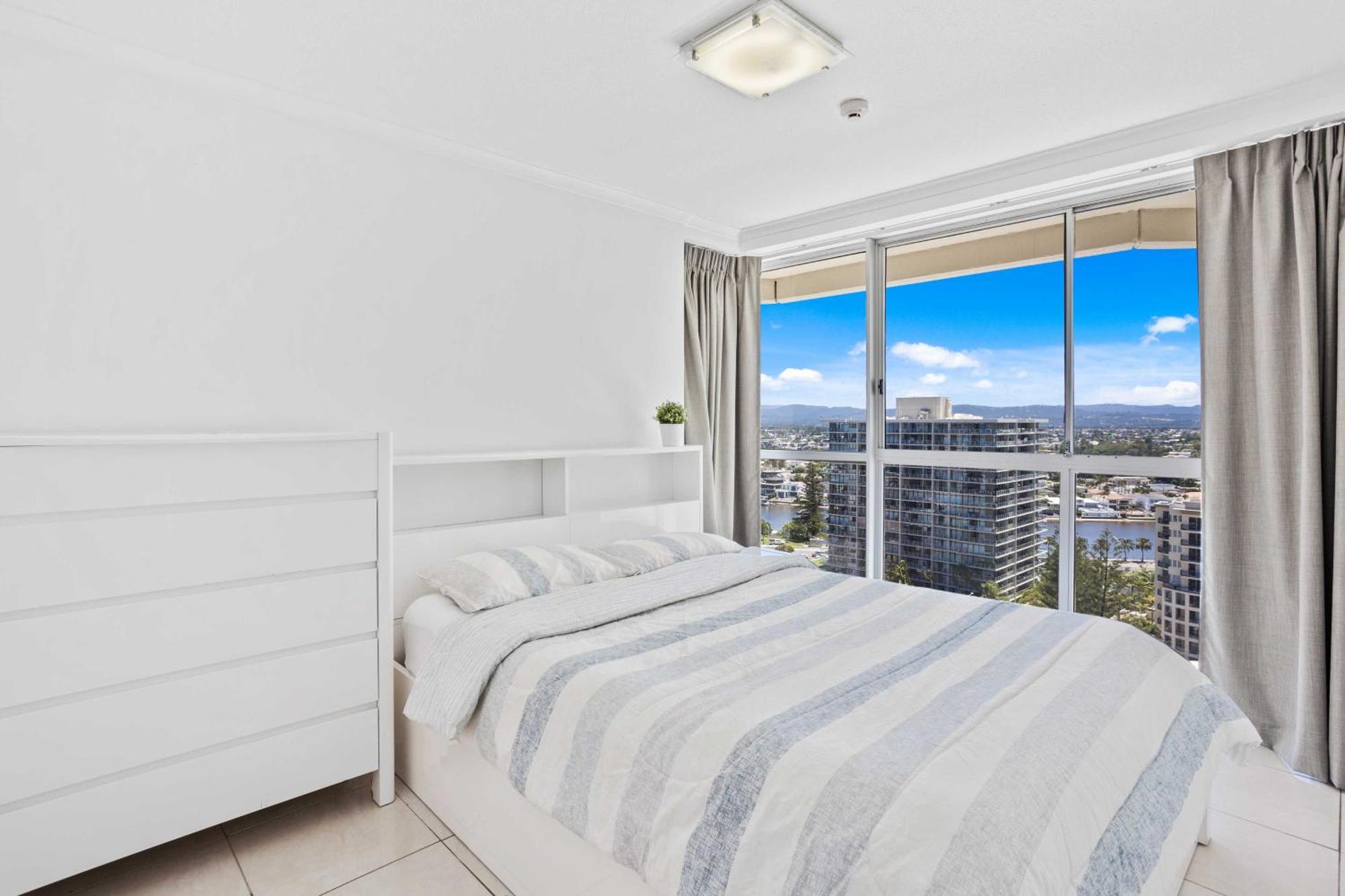 Baronnet Apartments Gold Coast Buitenkant foto