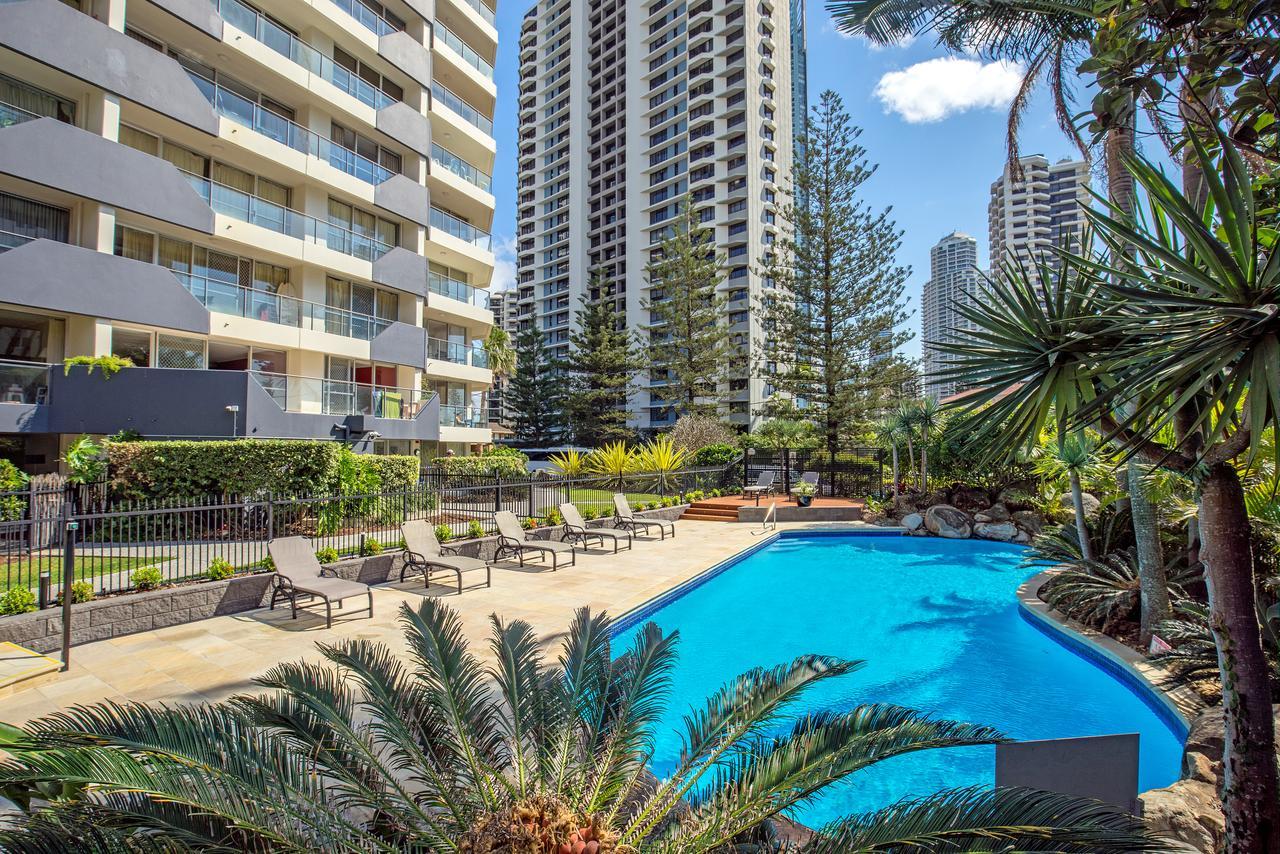 Baronnet Apartments Gold Coast Buitenkant foto