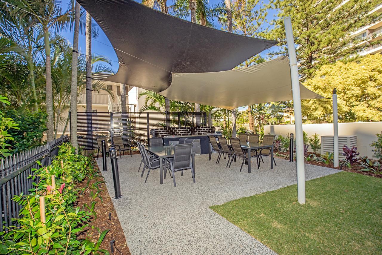 Baronnet Apartments Gold Coast Buitenkant foto